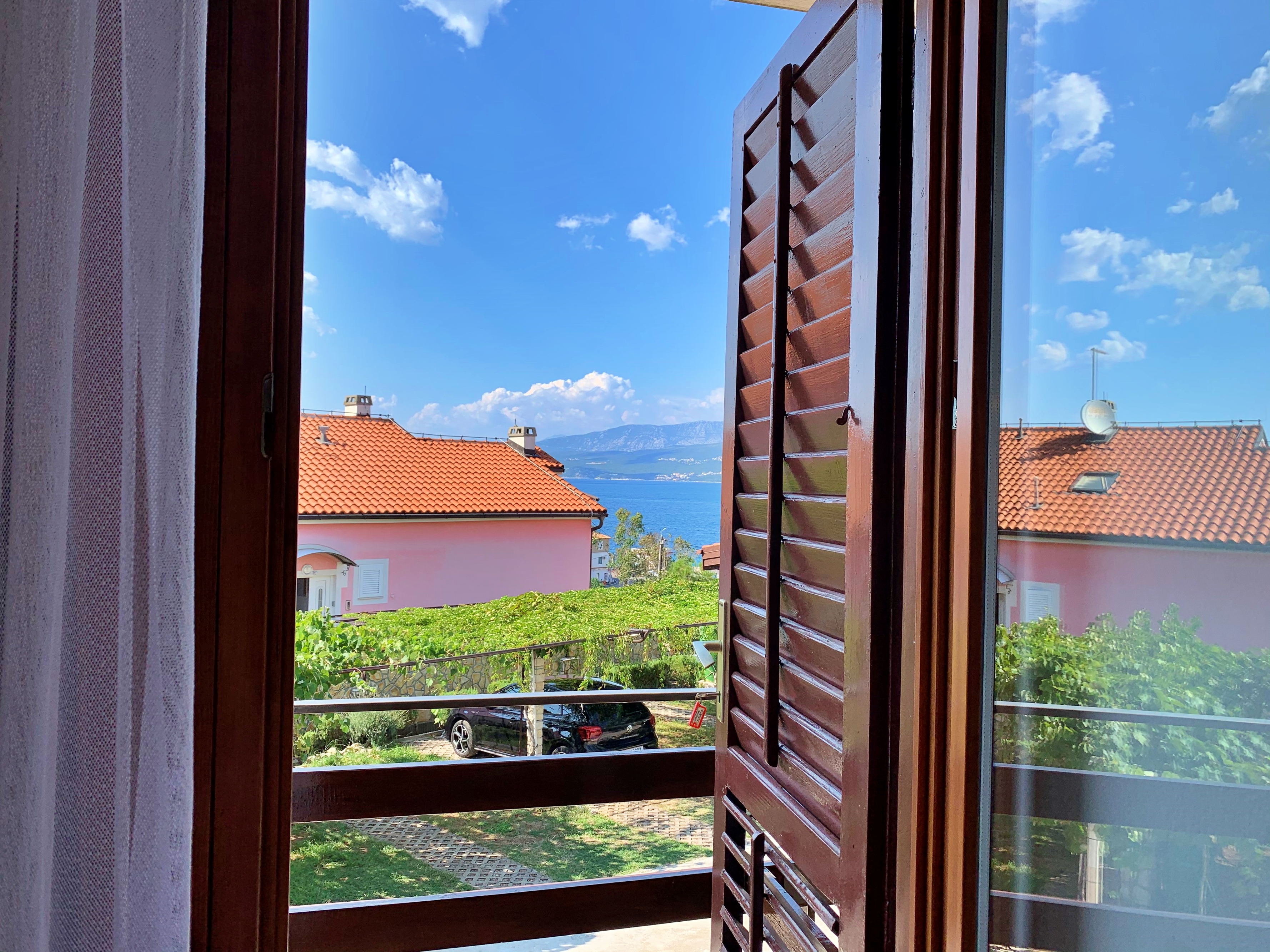 Four bedroom apartment with terrace and sea view Šilo, Krk  A-b