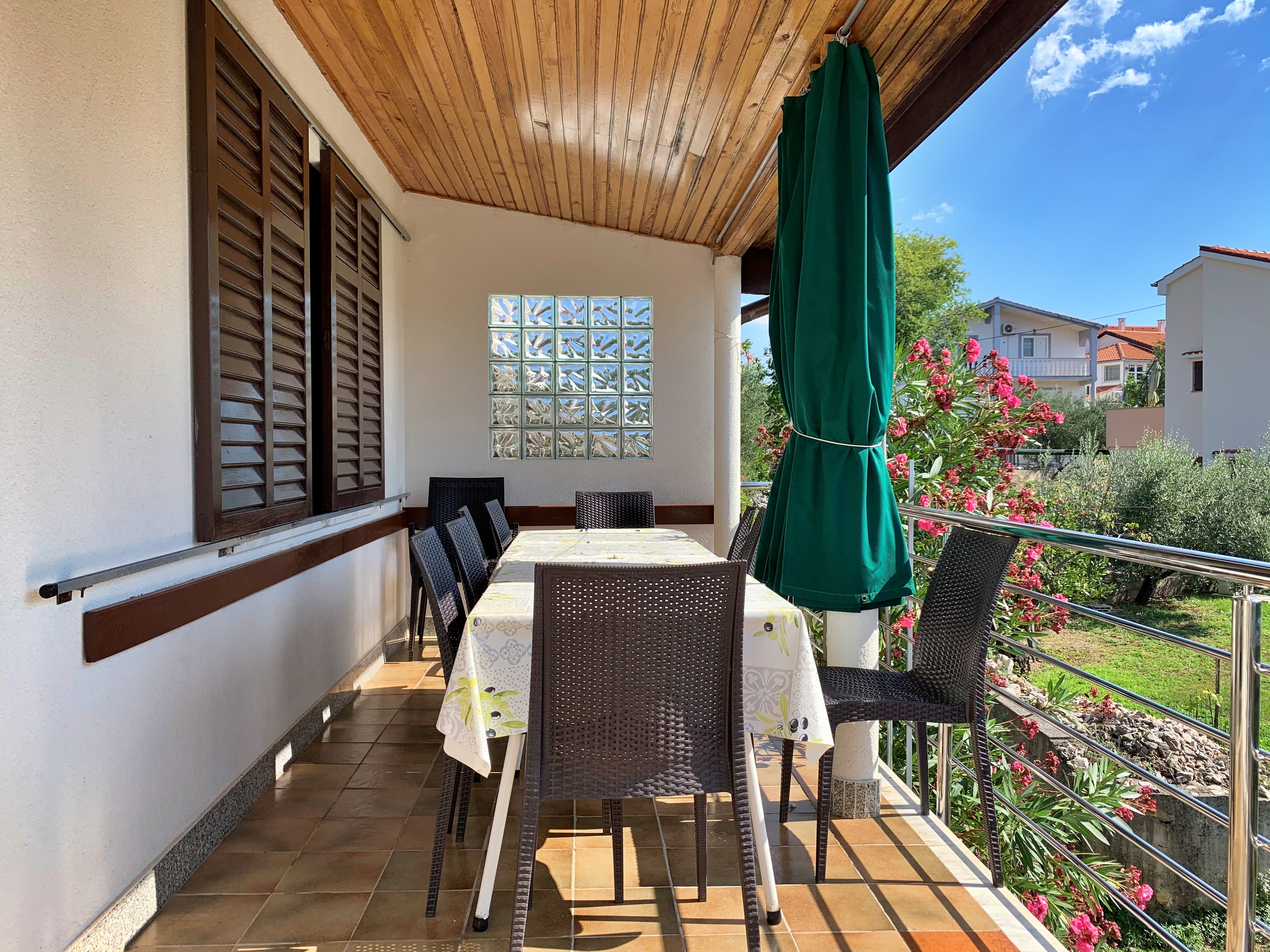 Four bedroom apartment with terrace and sea view Šilo, Krk  A-b
