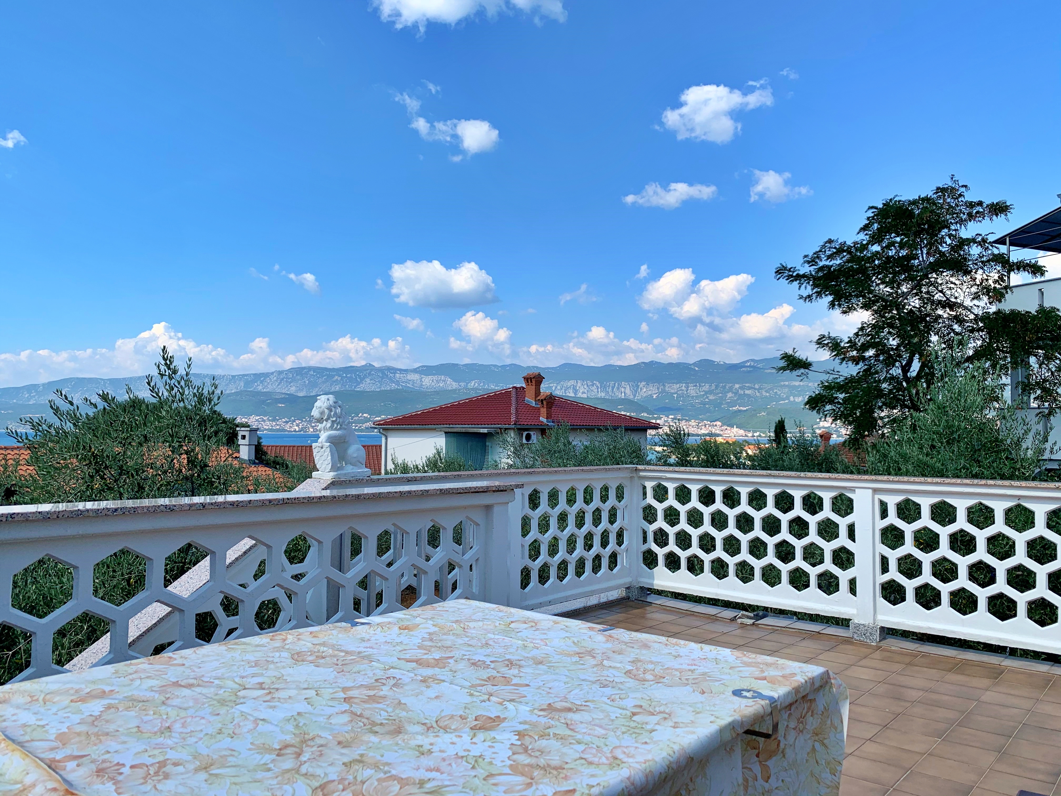 Four bedroom apartment with terrace and sea view Šilo, Krk  A-b