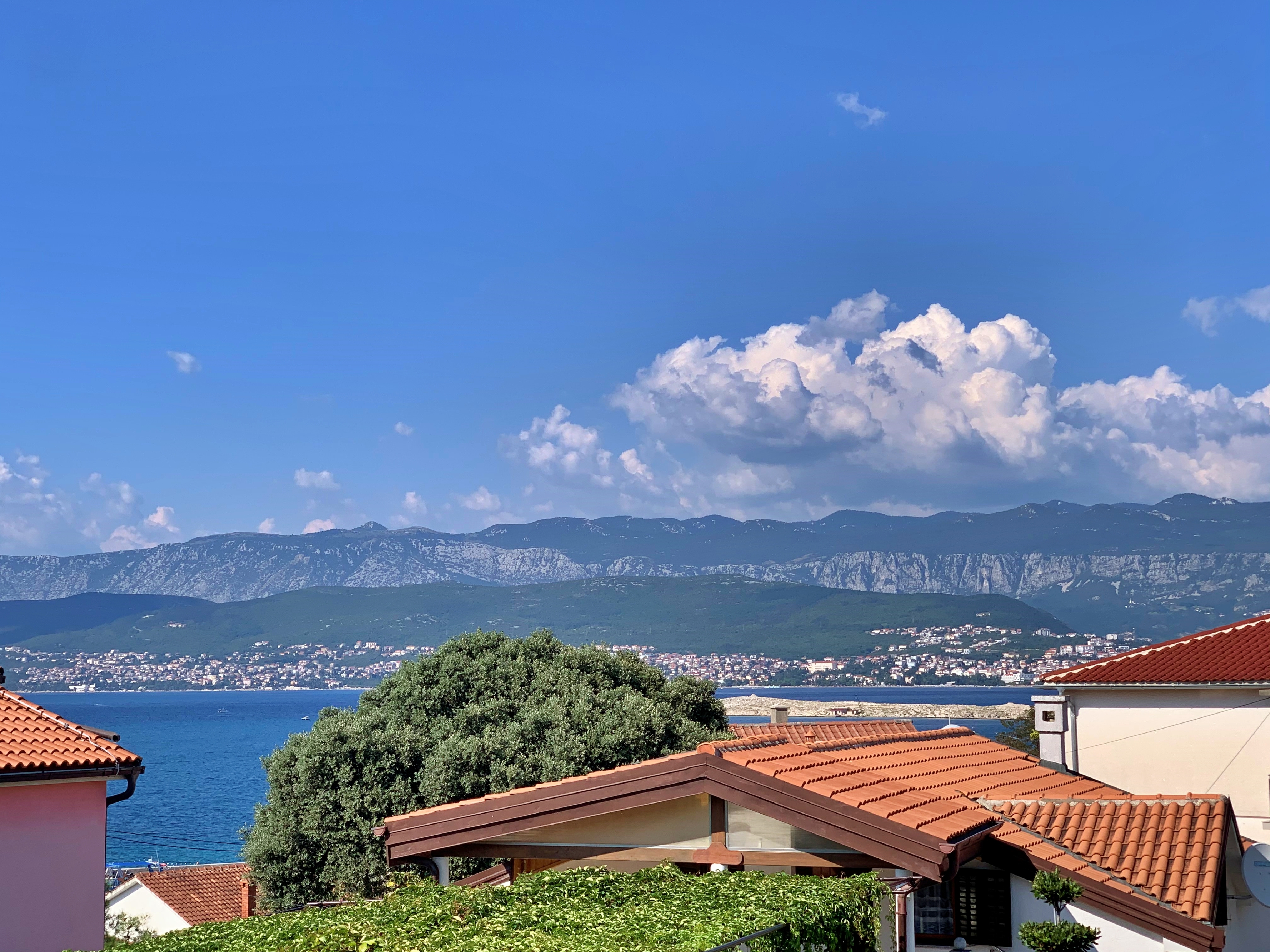 Four bedroom apartment with terrace and sea view Šilo, Krk  A-b