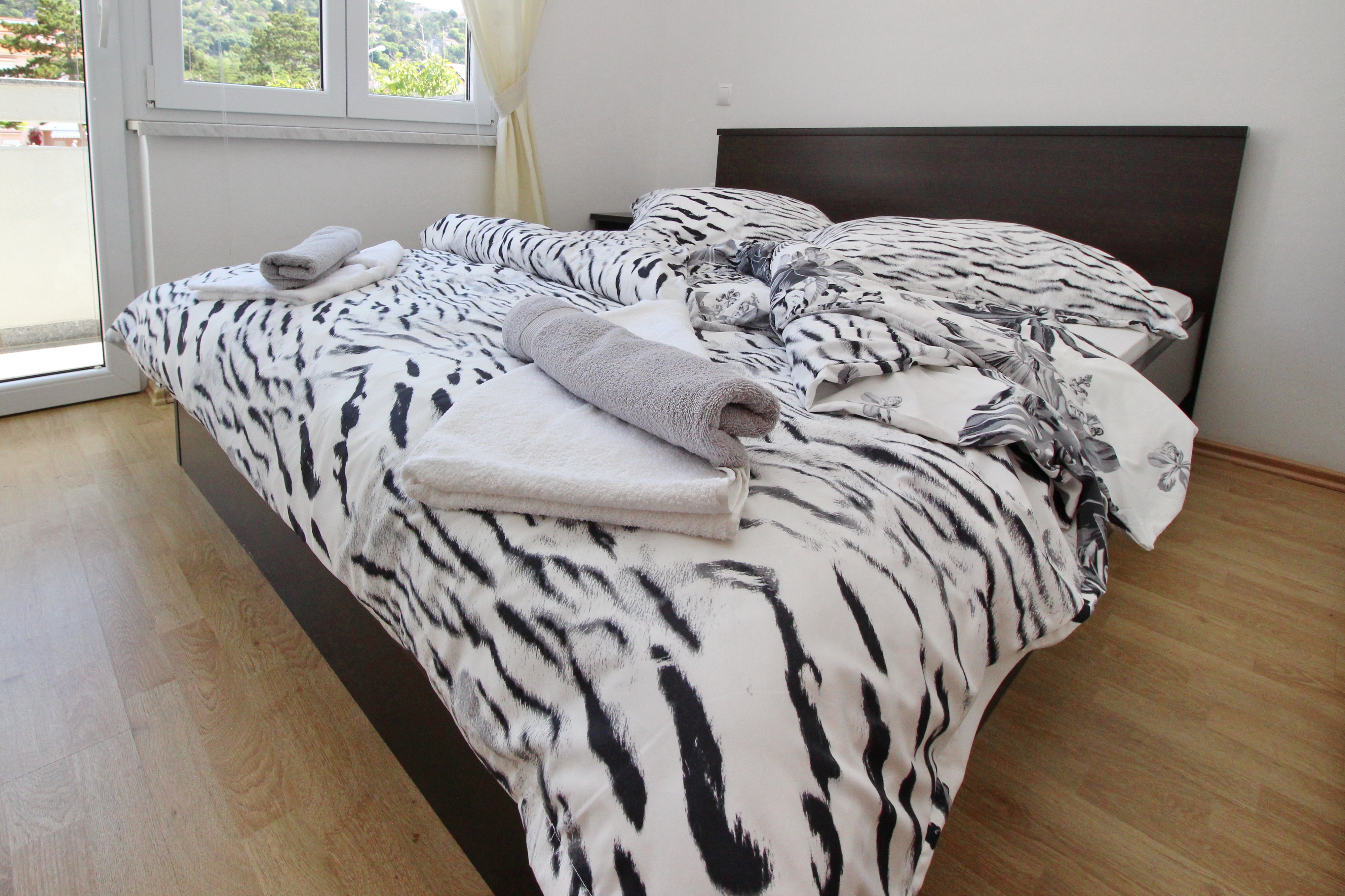 Two bedroom apartment with terrace and sea view Baška, Krk  A-b