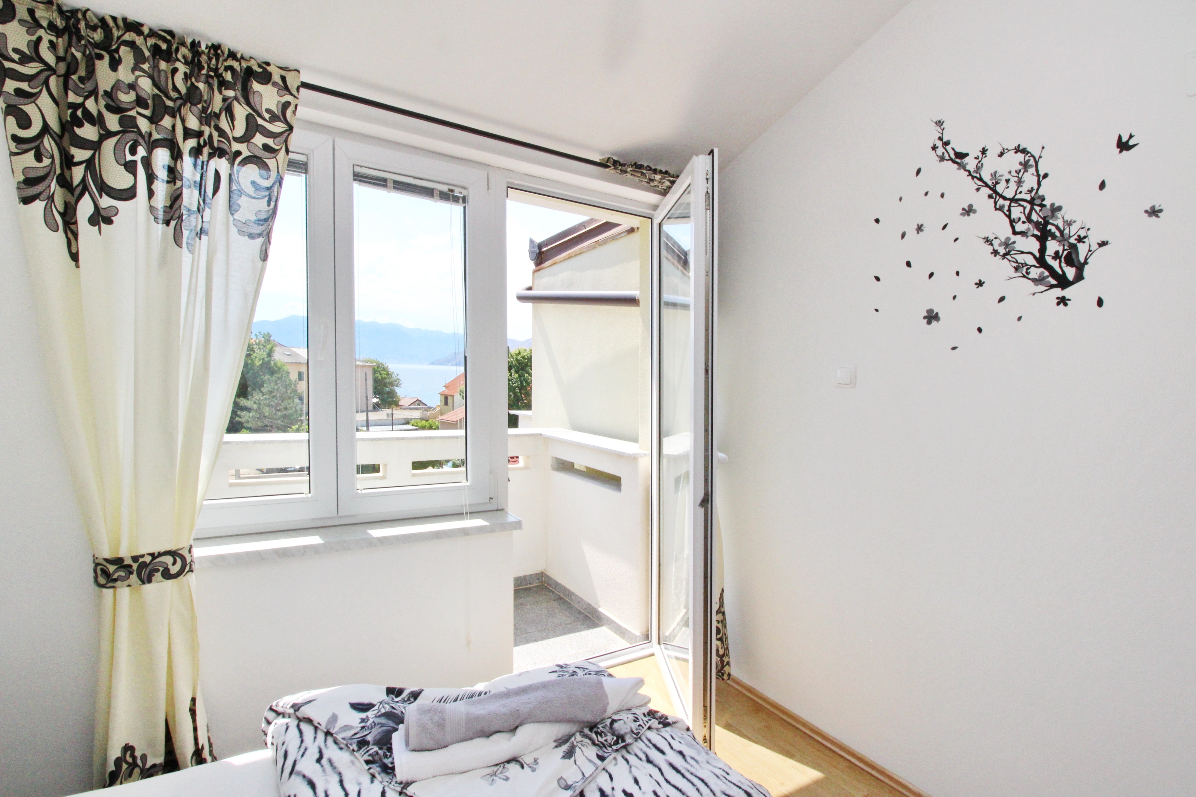 Two bedroom apartment with terrace and sea view Baška, Krk  A-b