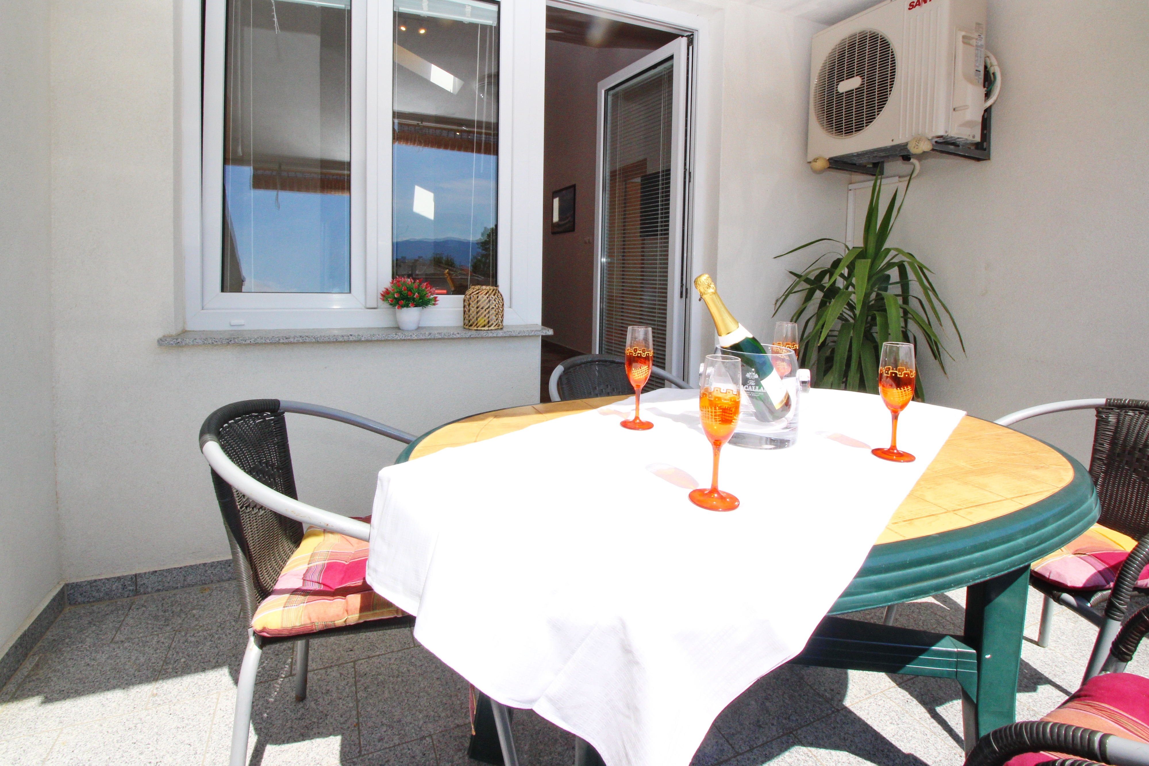 Two bedroom apartment with terrace and sea view Baška, Krk  A-b