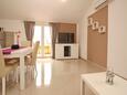 Obývací pokoj Baška, Obývací pokoj v ubytování typu apartment, s klimatizací a WiFi.