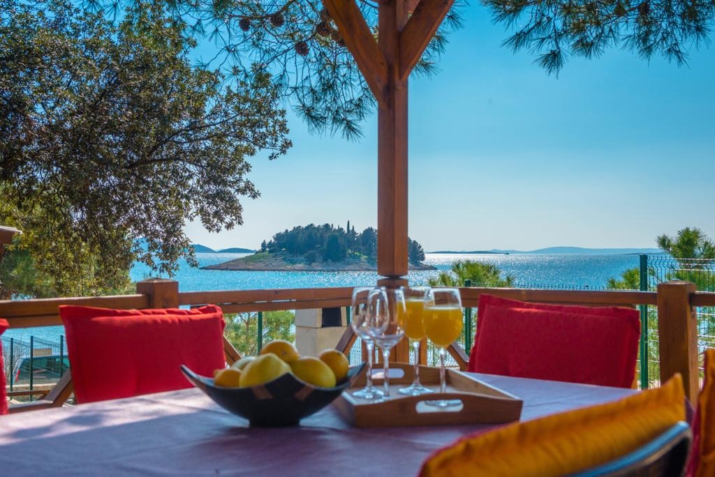 Two bedroom apartment with terrace and sea view Pakoštane, Biograd  A-a
