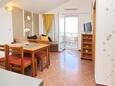 Baška, Living room in the apartment, air condition available, (pet friendly) and WiFi.