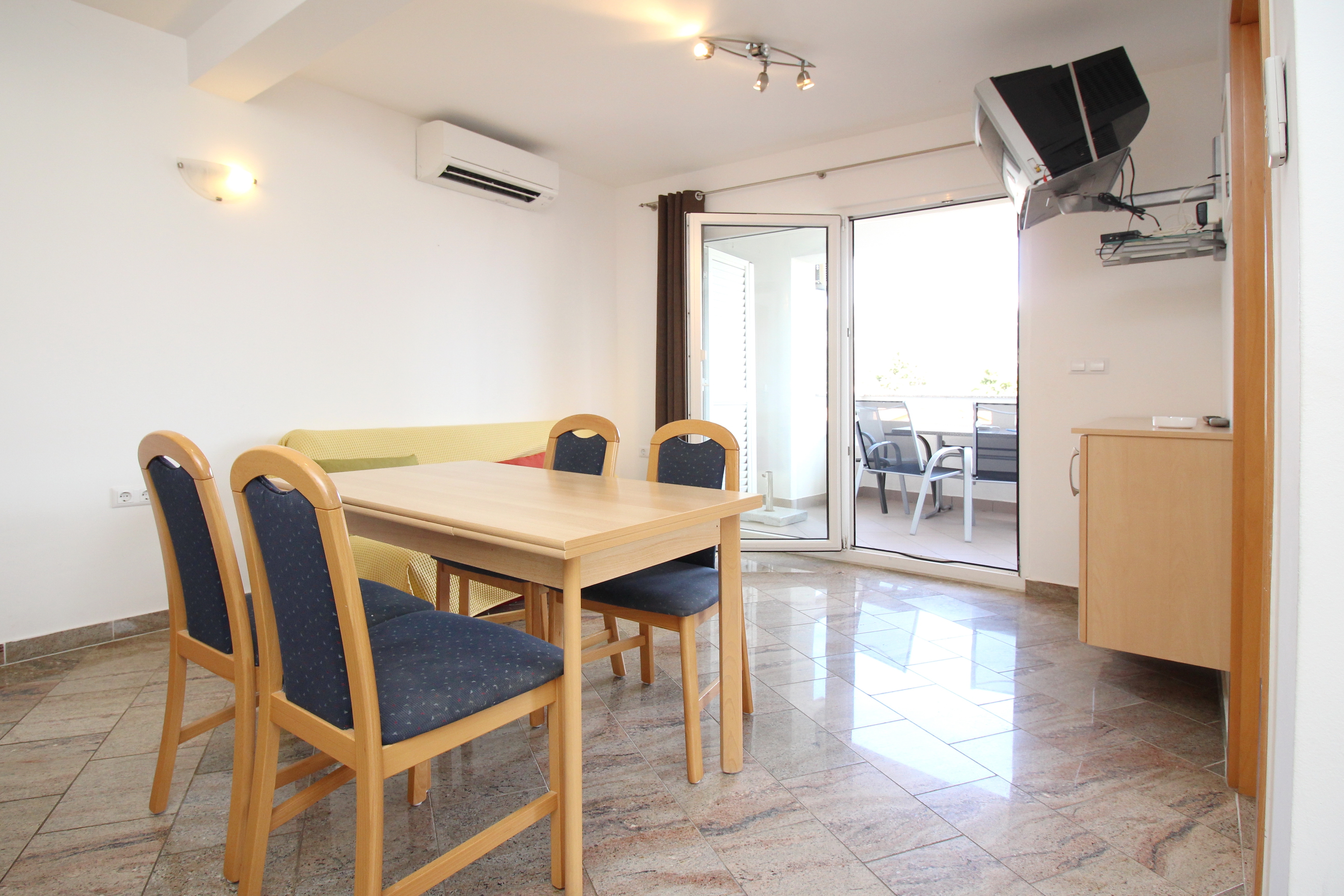 Two bedroom apartment with balcony and sea view Baška, Krk (A-18794-c)