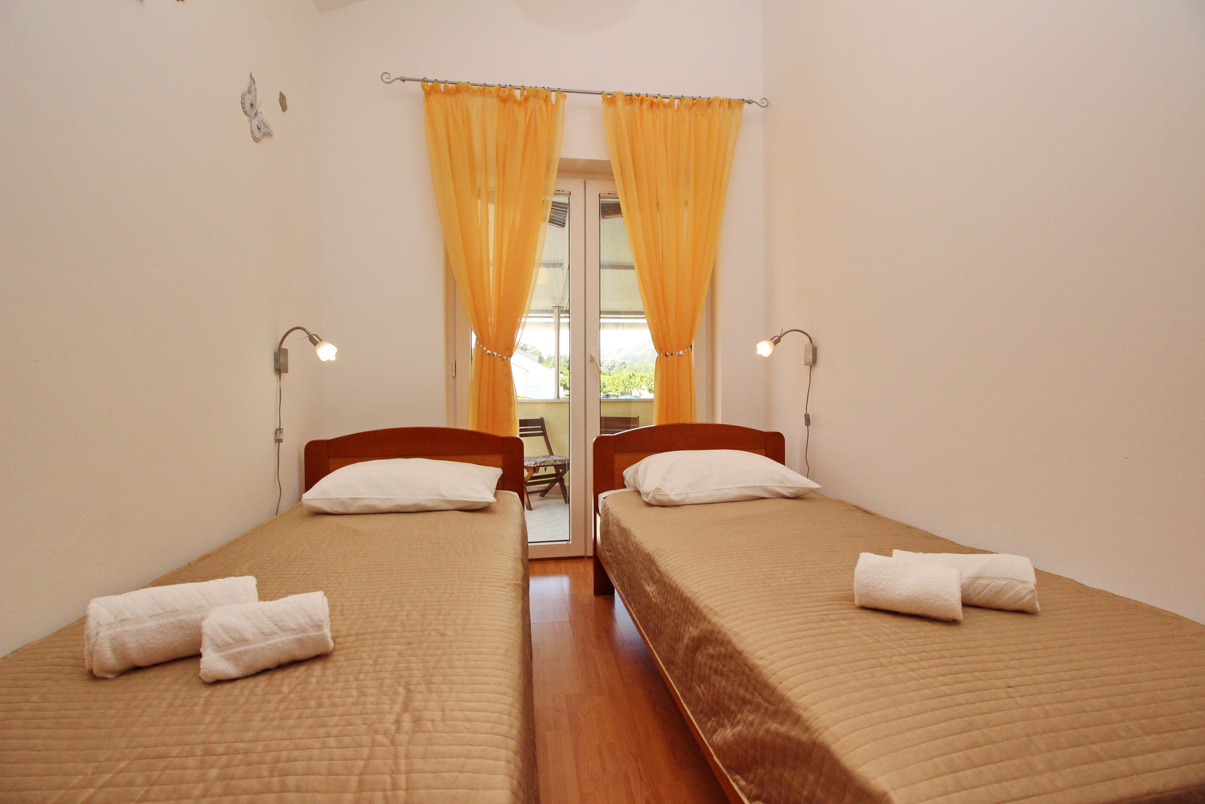 Two bedroom apartment with terrace and sea view Baška, Krk  A-b