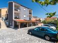 Baška, Krk, Parkolóhely 18808 - Apartmanok kavicsos stranddal.