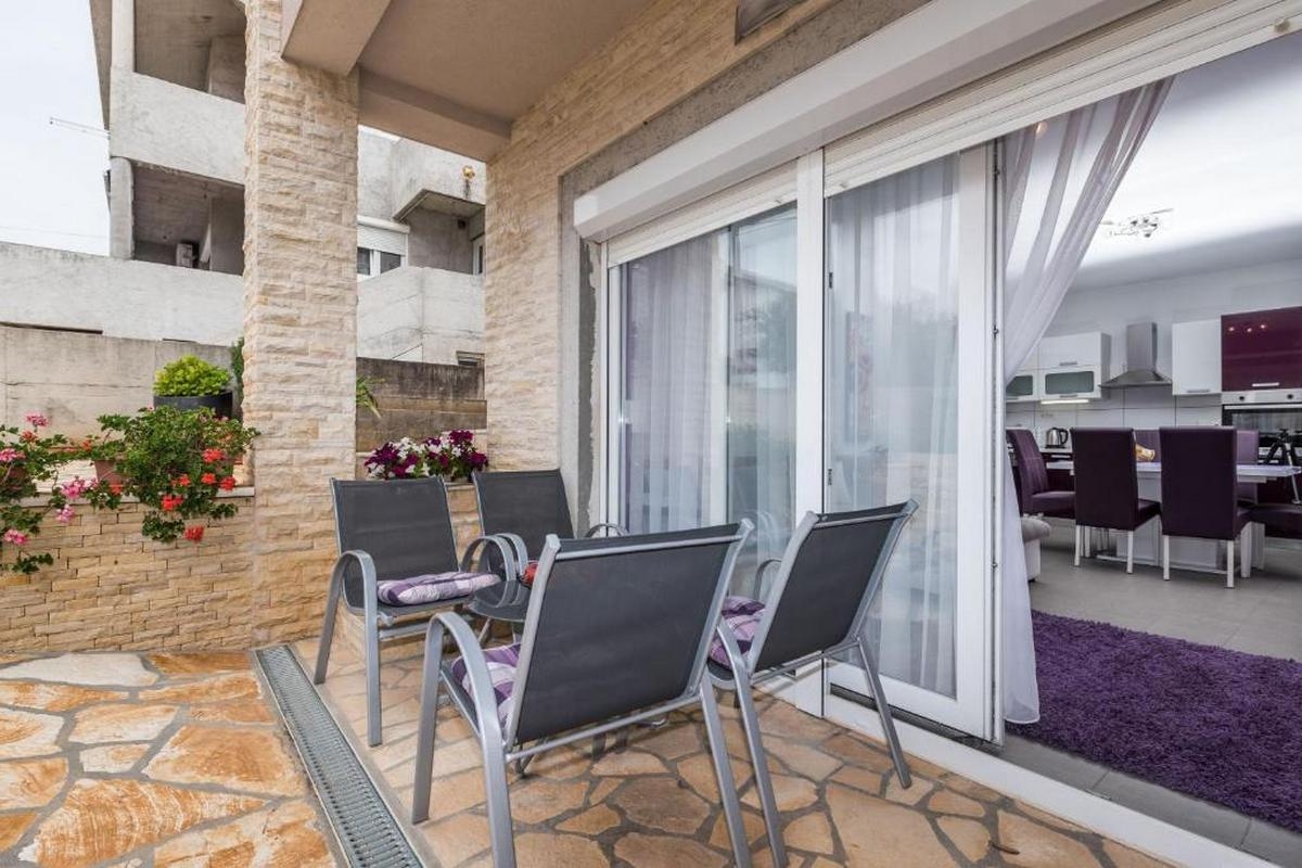 One bedroom apartment with terrace Zadar  A-a