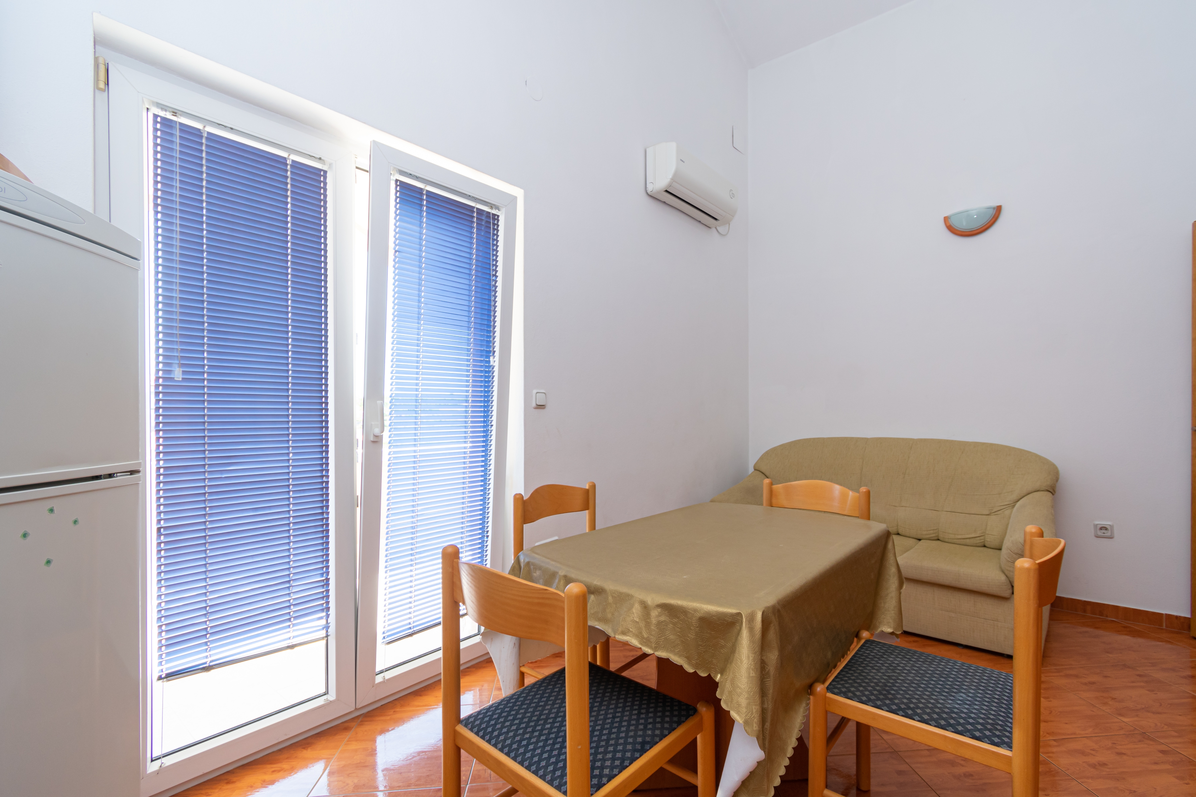 Two bedroom apartment with terrace Nin, Zadar  A-a