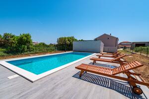 Family friendly apartments with a swimming pool Nin, Zadar - 18821