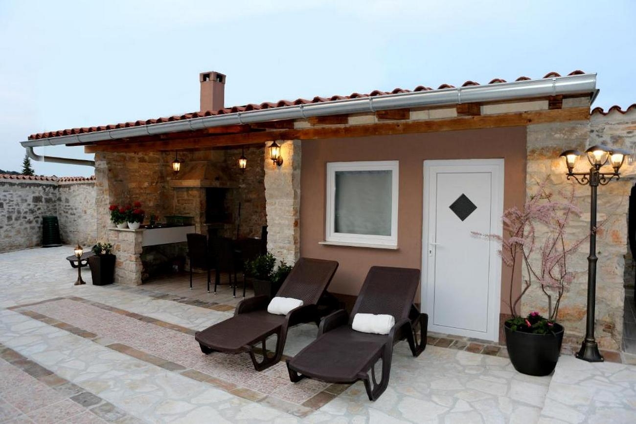 Two bedroom apartment with terrace Pula (A-18826-a) Two bedroom apartment with terrace Pula (A-18826-a)