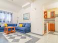 Obývací pokoj Okrug Gornji, Obývací pokoj v ubytování typu apartment, s klimatizací a WiFi.