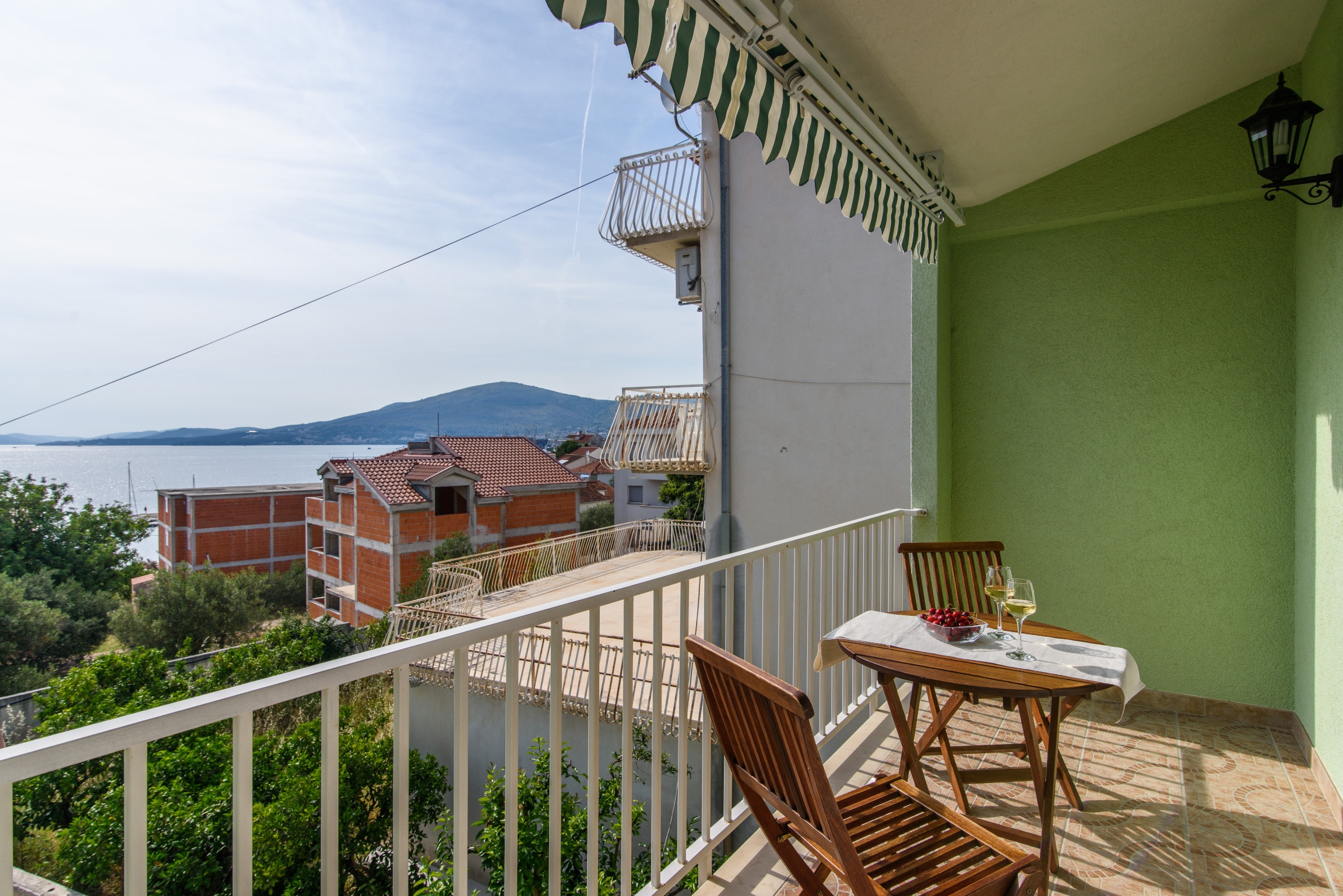 One bedroom apartment with balcony and sea view Okrug Gornji, Čiovo  A-c