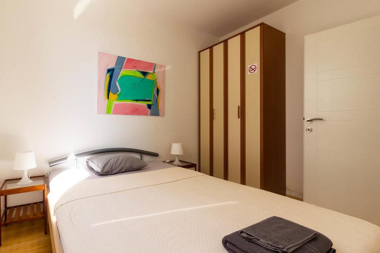 Two bedroom apartment near beach Sabunike, Zadar  A-a
