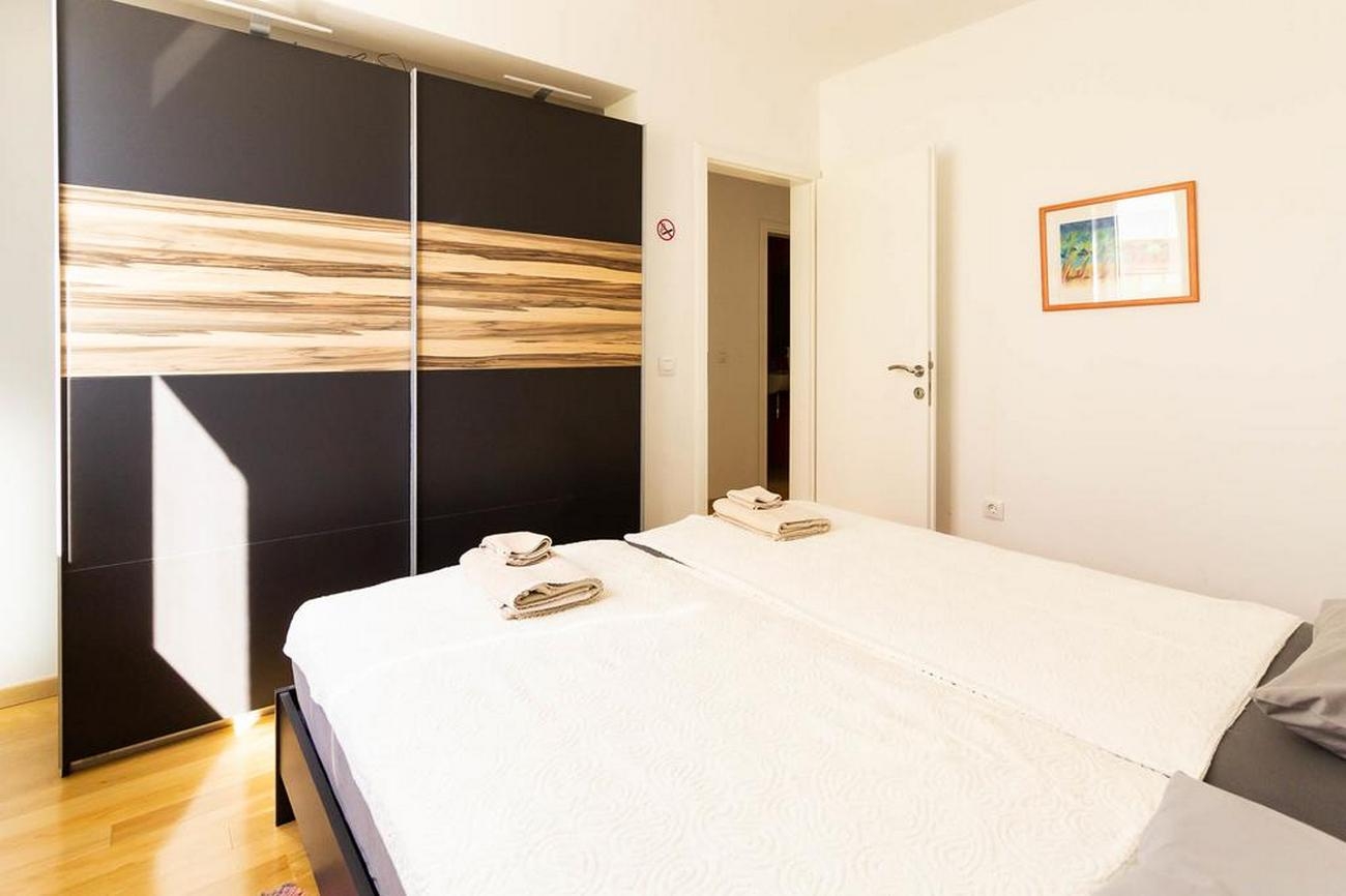 Two bedroom apartment near beach Sabunike, Zadar  A-a