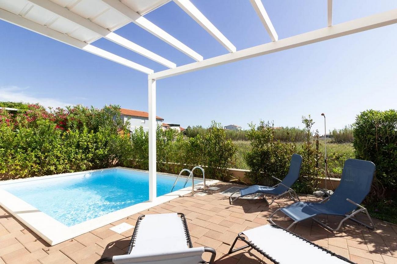 Two bedroom apartment near beach Sabunike, Zadar  A-a