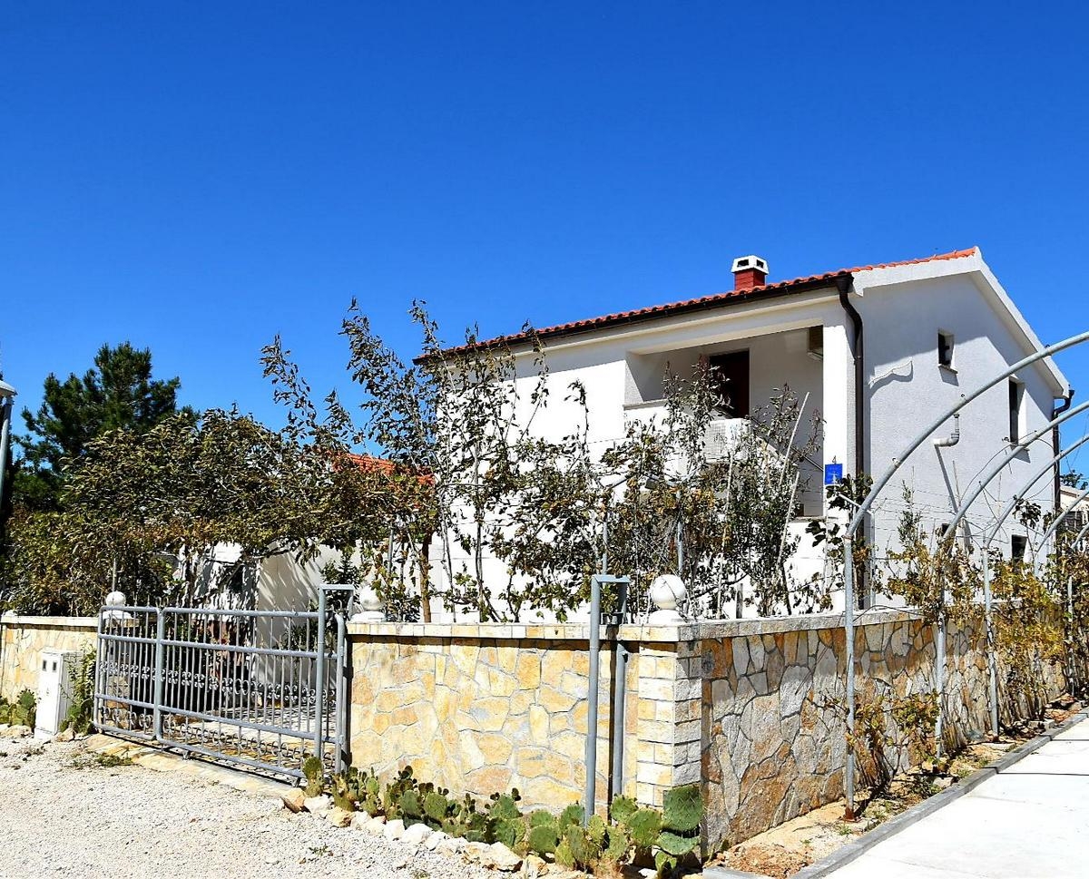 Two bedroom apartment with terrace Vrsi - Mulo, Zadar  A-b