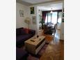 Cavtat, Sala de estar in the apartment, air condition available, (pet friendly) y WiFi.