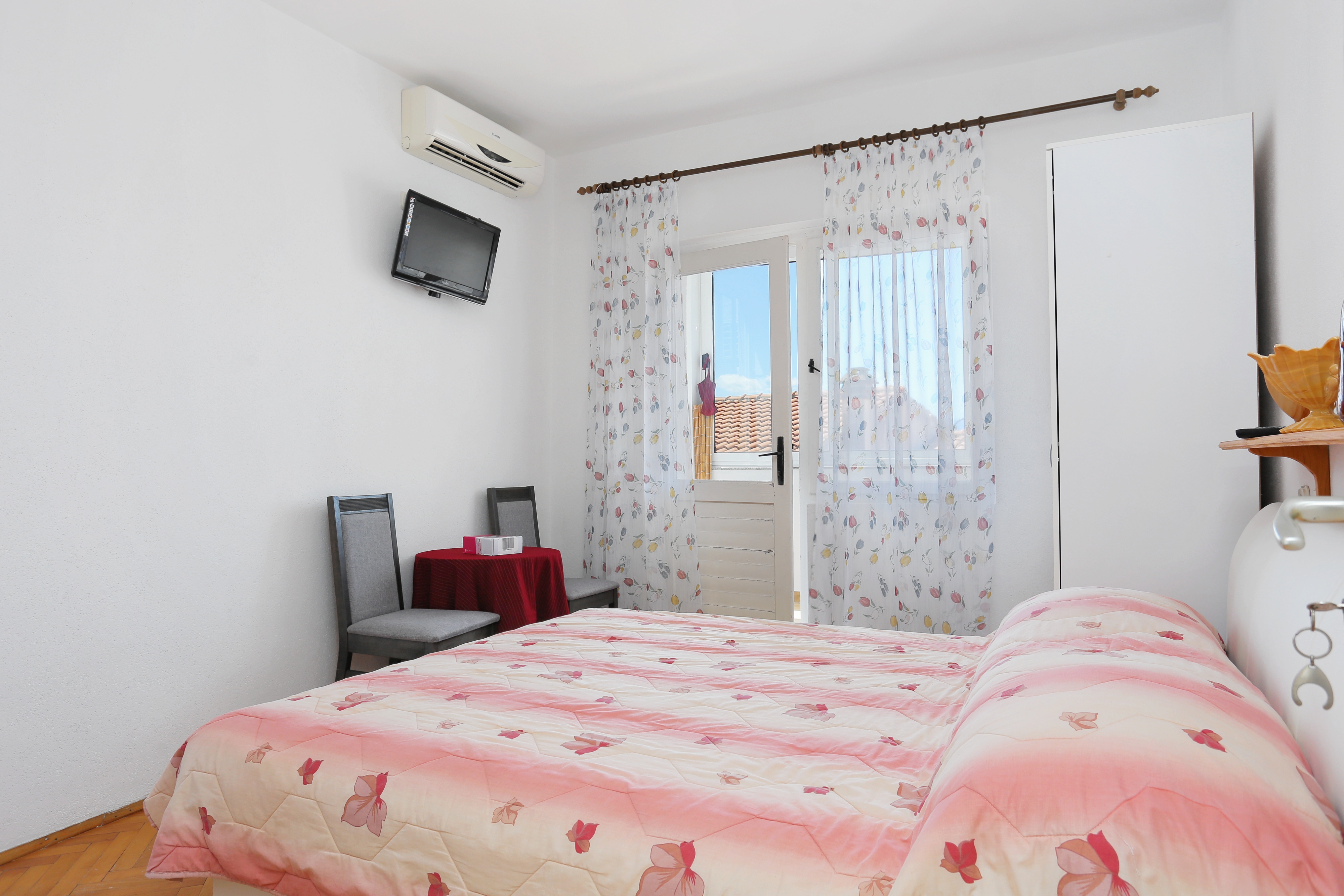 Studio flat near beach Brist (Makarska) (AS-18859-a) Studio flat near beach Brist (Makarska) (AS-18859-a)