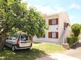 Baška, Krk, Parkeerplaats 18861 - Appartementen with pebble beach.