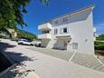 Baška, Krk, Parkeerplaats 18873 - Appartementen with pebble beach.