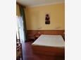 Srebreno, Dormitorio in the studio-apartment, air condition available.