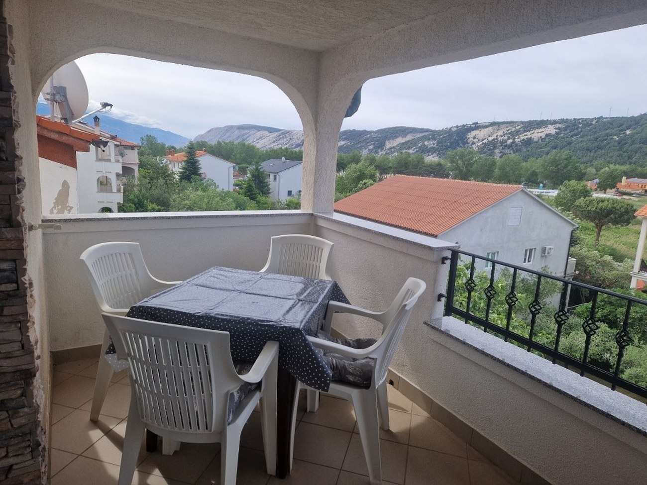 Two bedroom apartment with balcony Lopar, Rab (A-18896-b)