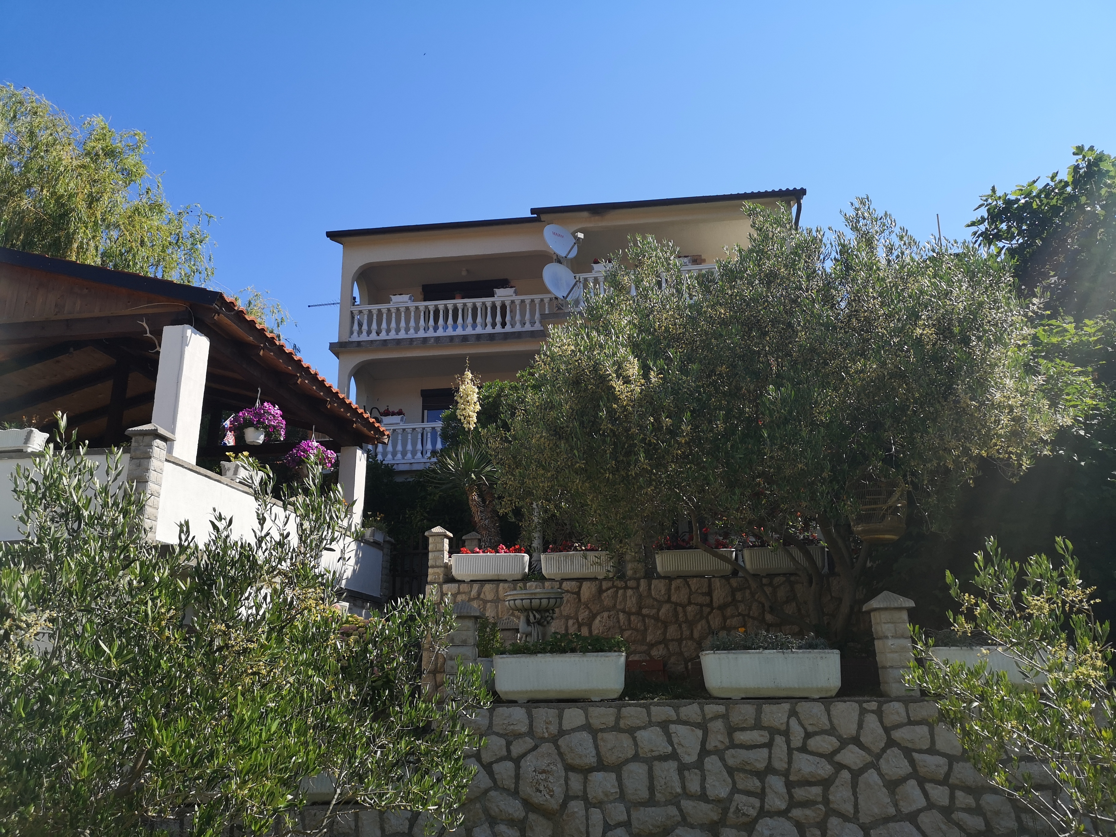 Three bedroom apartment with balcony Lopar, Rab (A-18896-a)