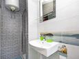 Salle de bain 2 Makarska, Salle de bain 2 dans l’hébergement en type apartment, animaux acceptés et WiFi.