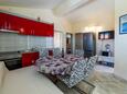 Salle à manger Makarska, Salle à manger dans l’hébergement en type apartment, climatisation disponible, animaux acceptés et WiFi.