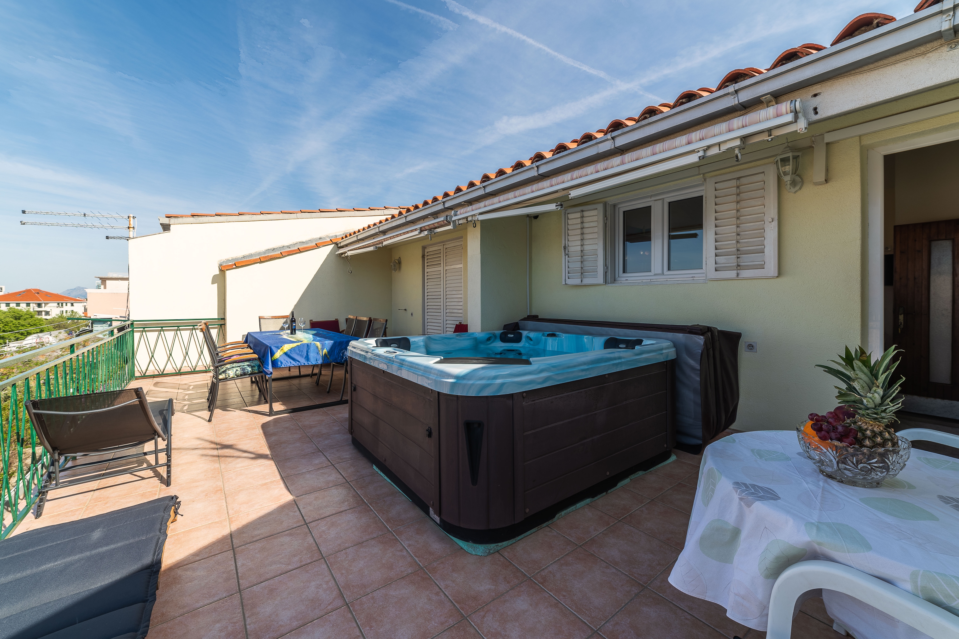 Three bedroom apartment with terrace and sea view Makarska (A-18898-a) Three bedroom apartment with terrace and sea view Makarska (A-18898-a)