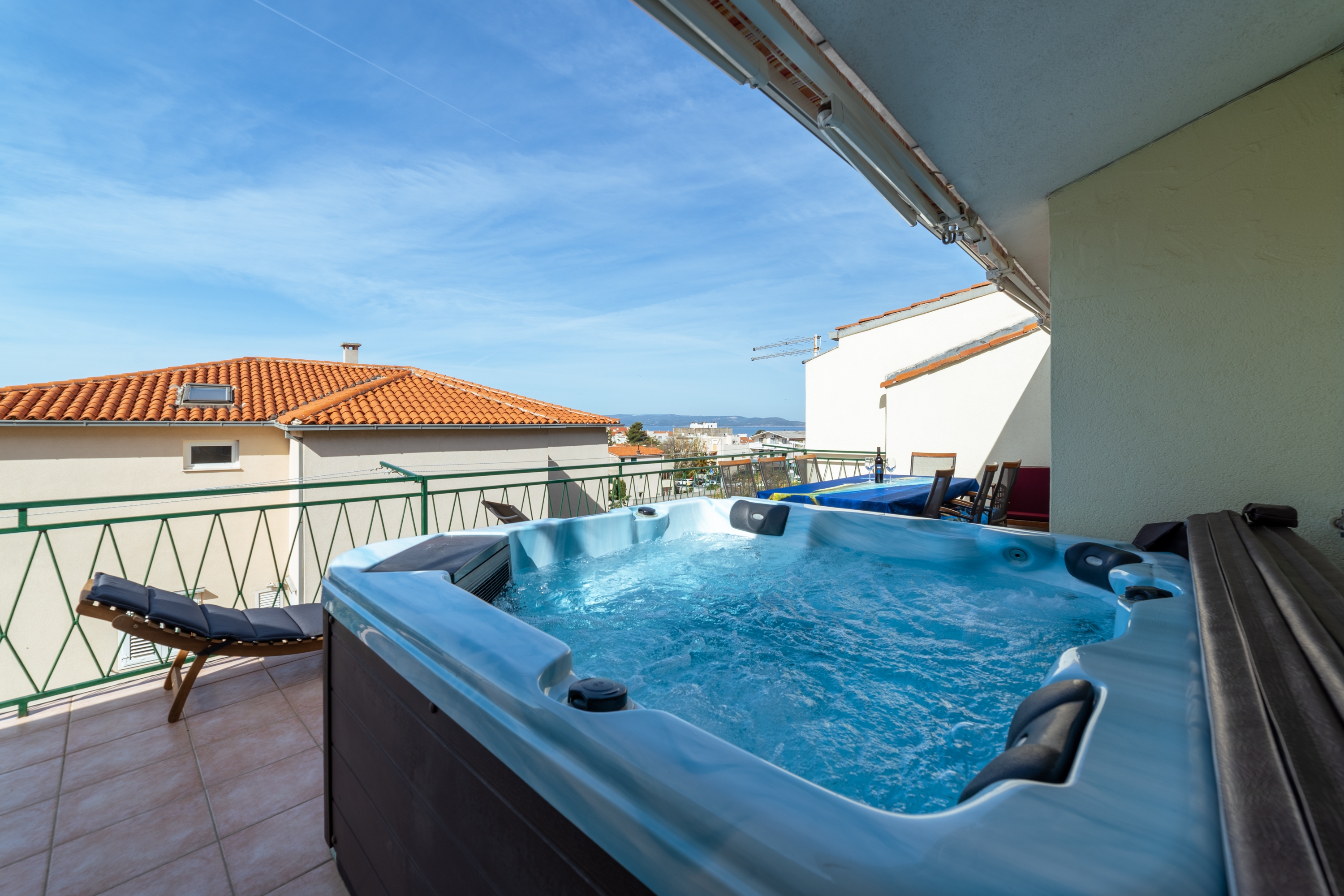 Three bedroom apartment with terrace and sea view Makarska  A-a