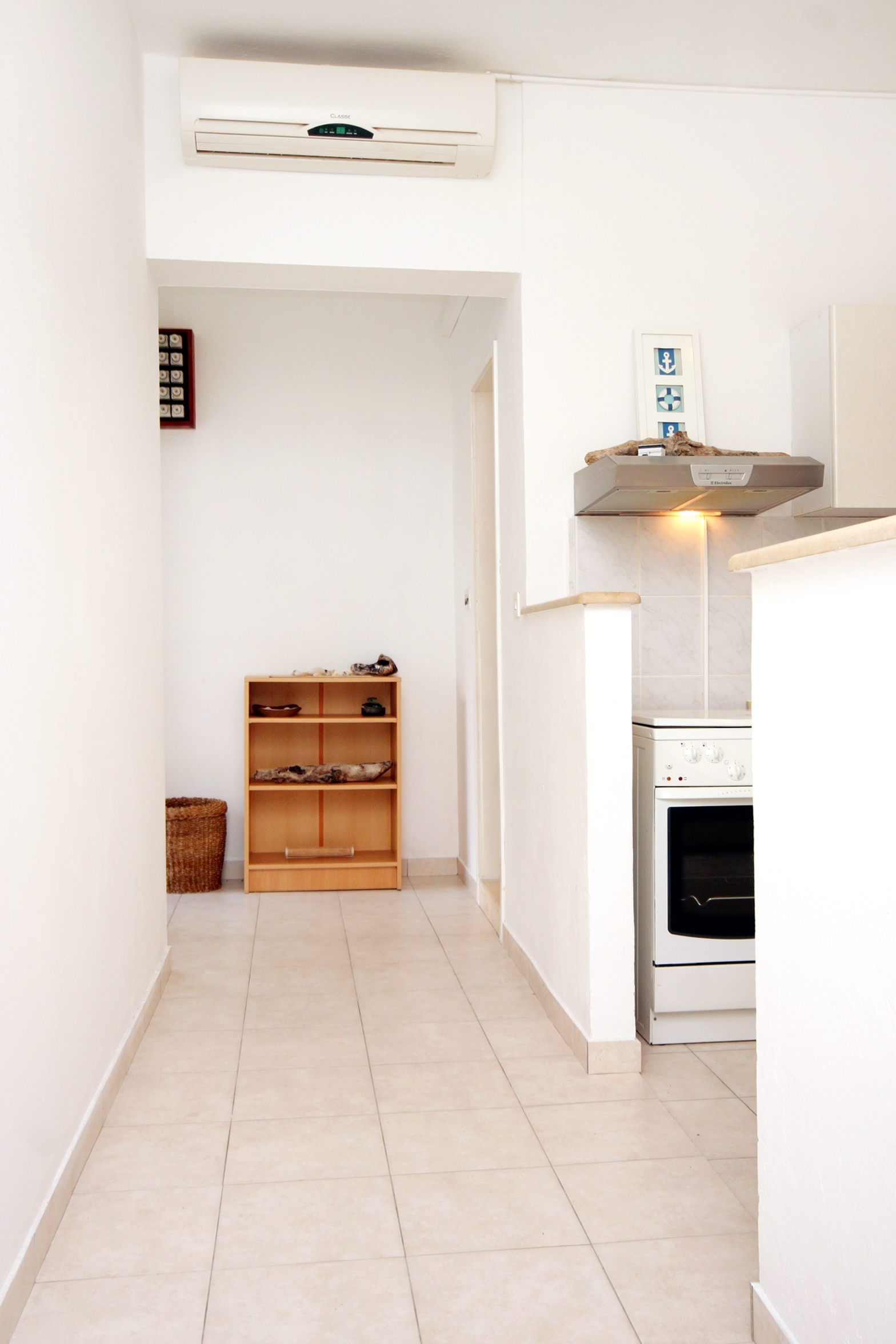 Two bedroom apartment near beach Zavalatica, Korčula  A-a