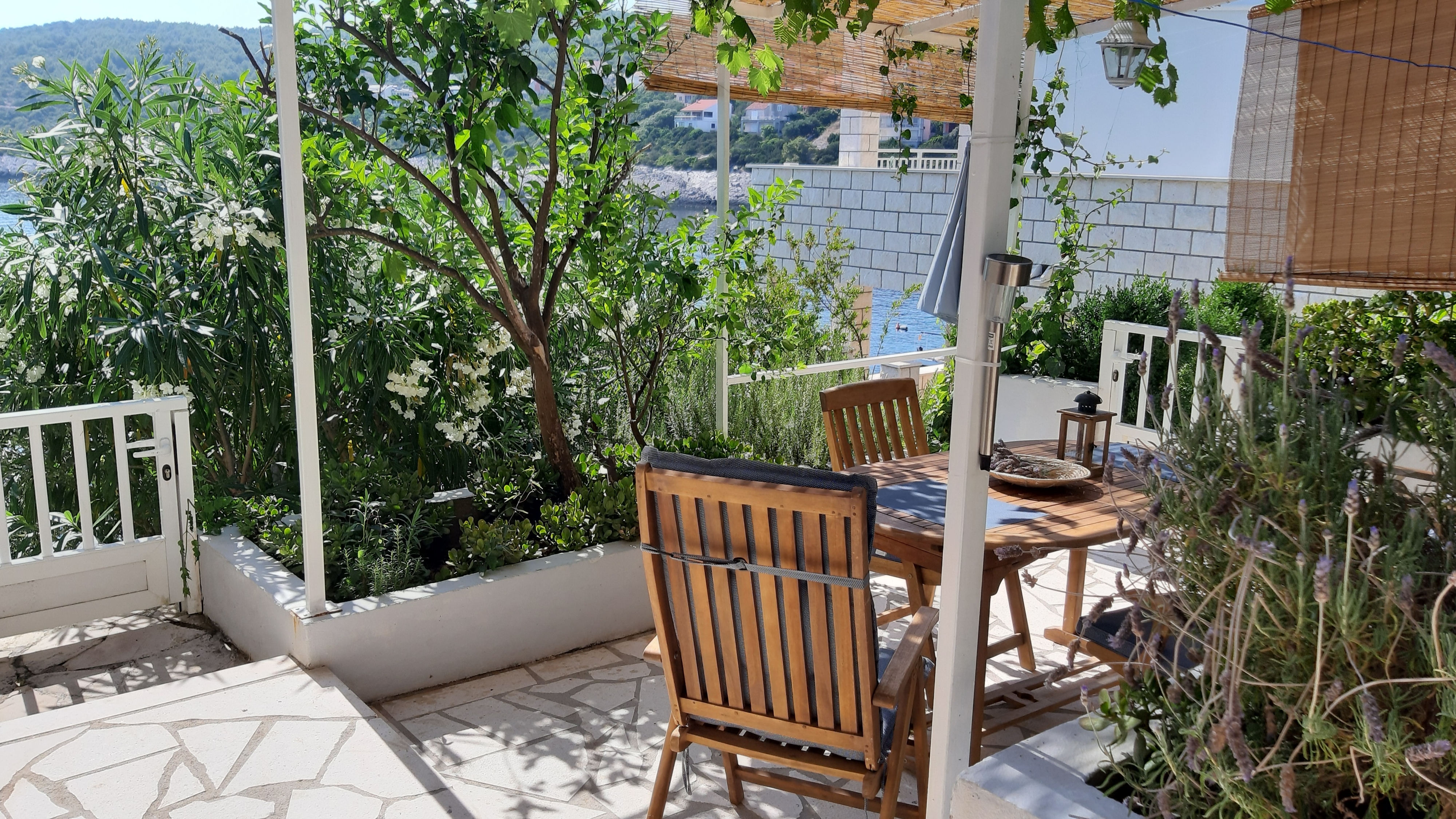 Two bedroom apartment near beach Zavalatica, Korčula (A-189-a)