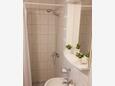 Zavalatica, Bathroom in the studio-apartment, WiFi.