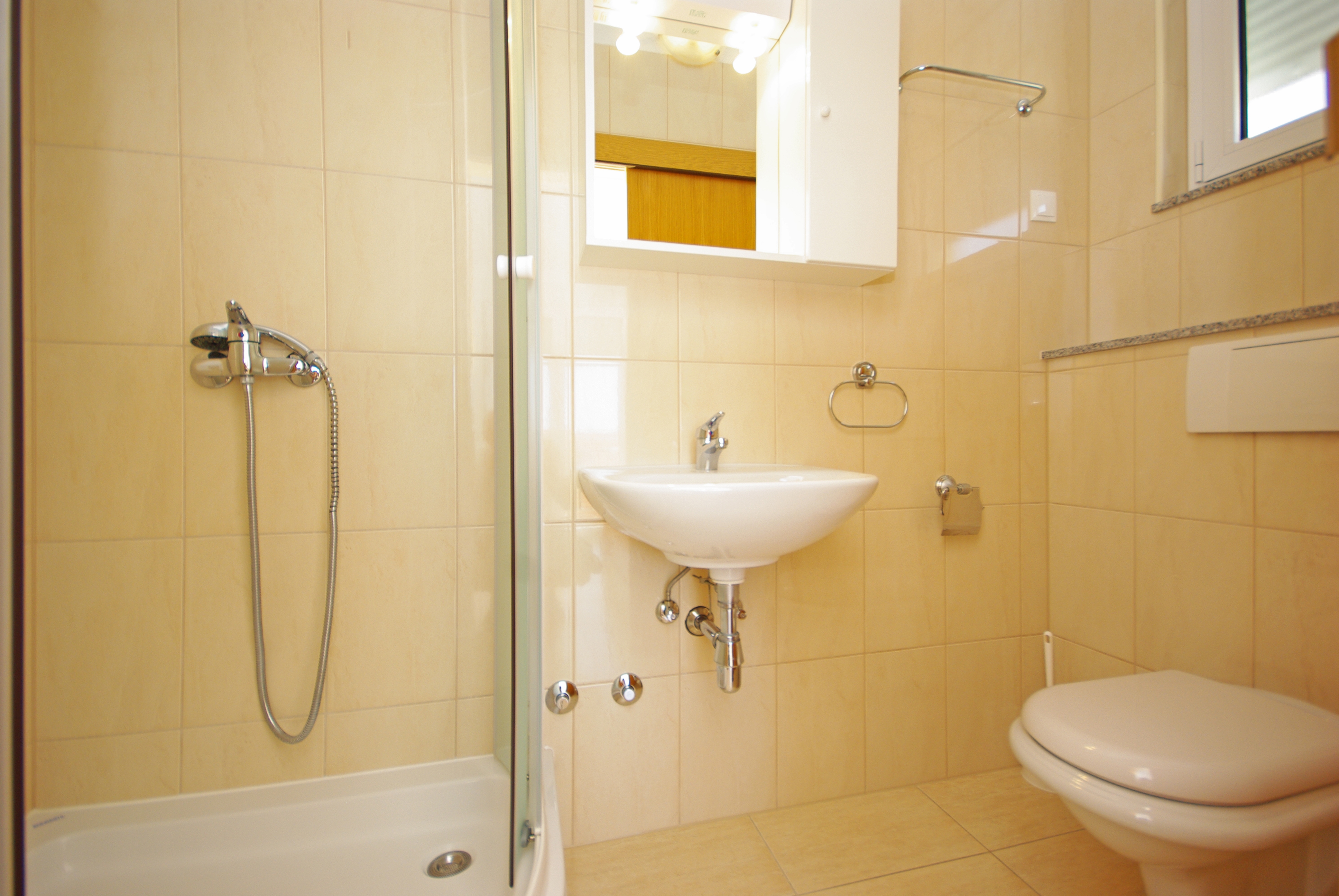 Three bedroom apartment with balcony and sea view Krvavica, Makarska  A-b