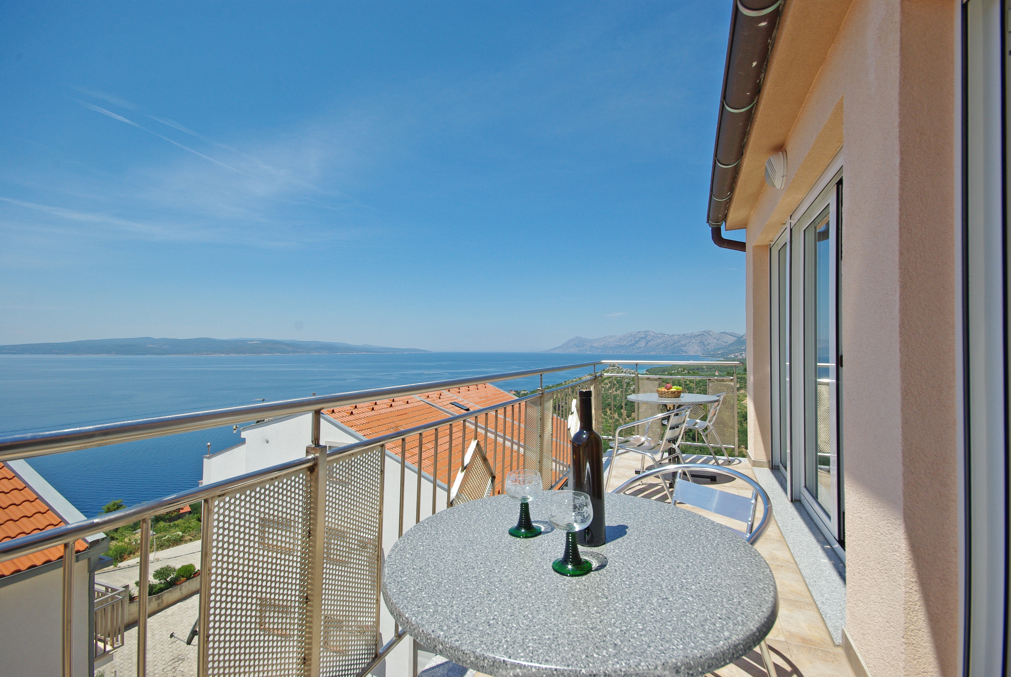 Three bedroom apartment with balcony and sea view Krvavica, Makarska  A-d
