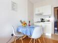 Dining room Podgora, Dining room in the apartment, (pet friendly) and WiFi.