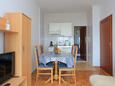 Dining room Podgora, Dining room in the apartment, (pet friendly) and WiFi.