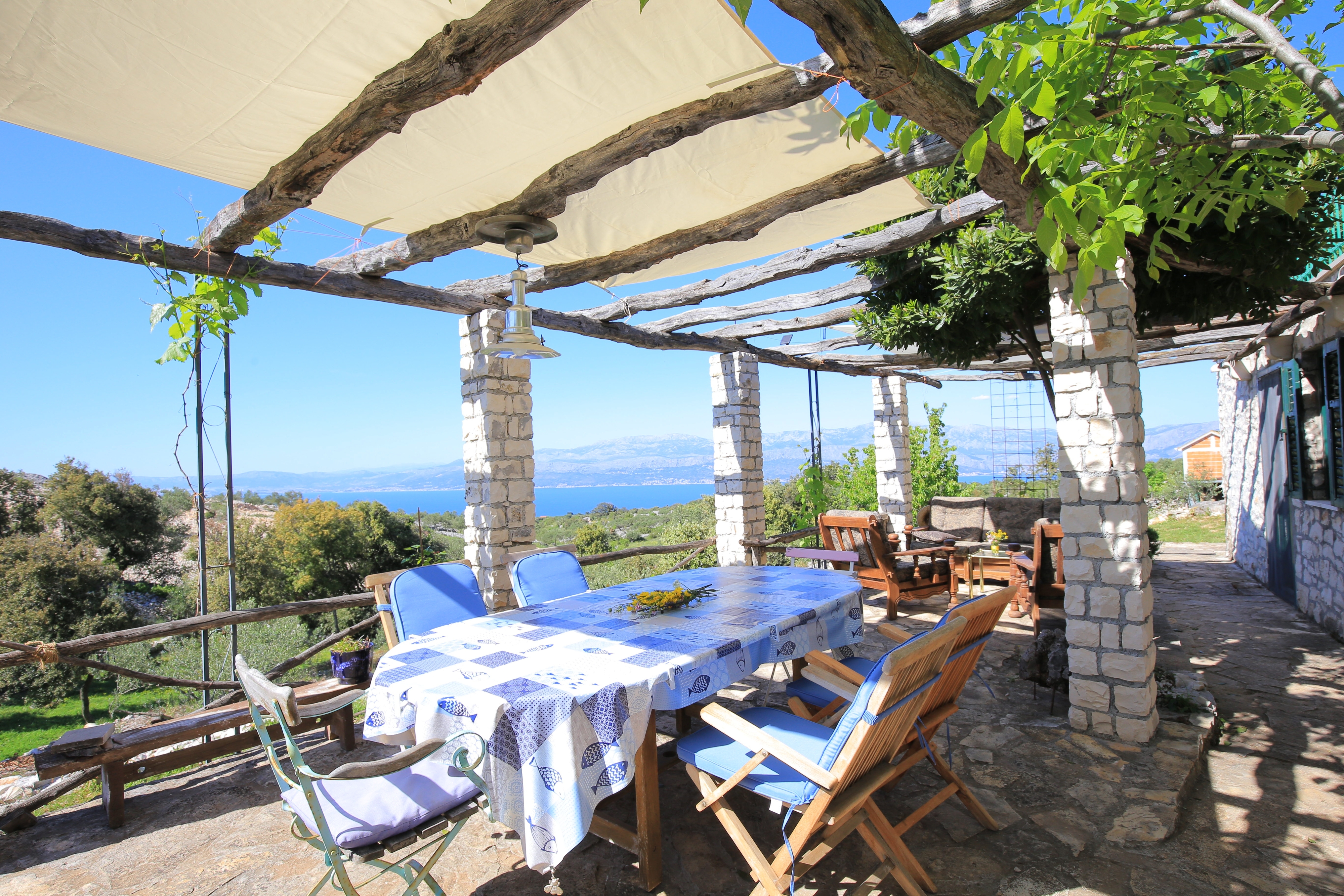 One bedroom house with terrace and sea view Škrip, Brač  K