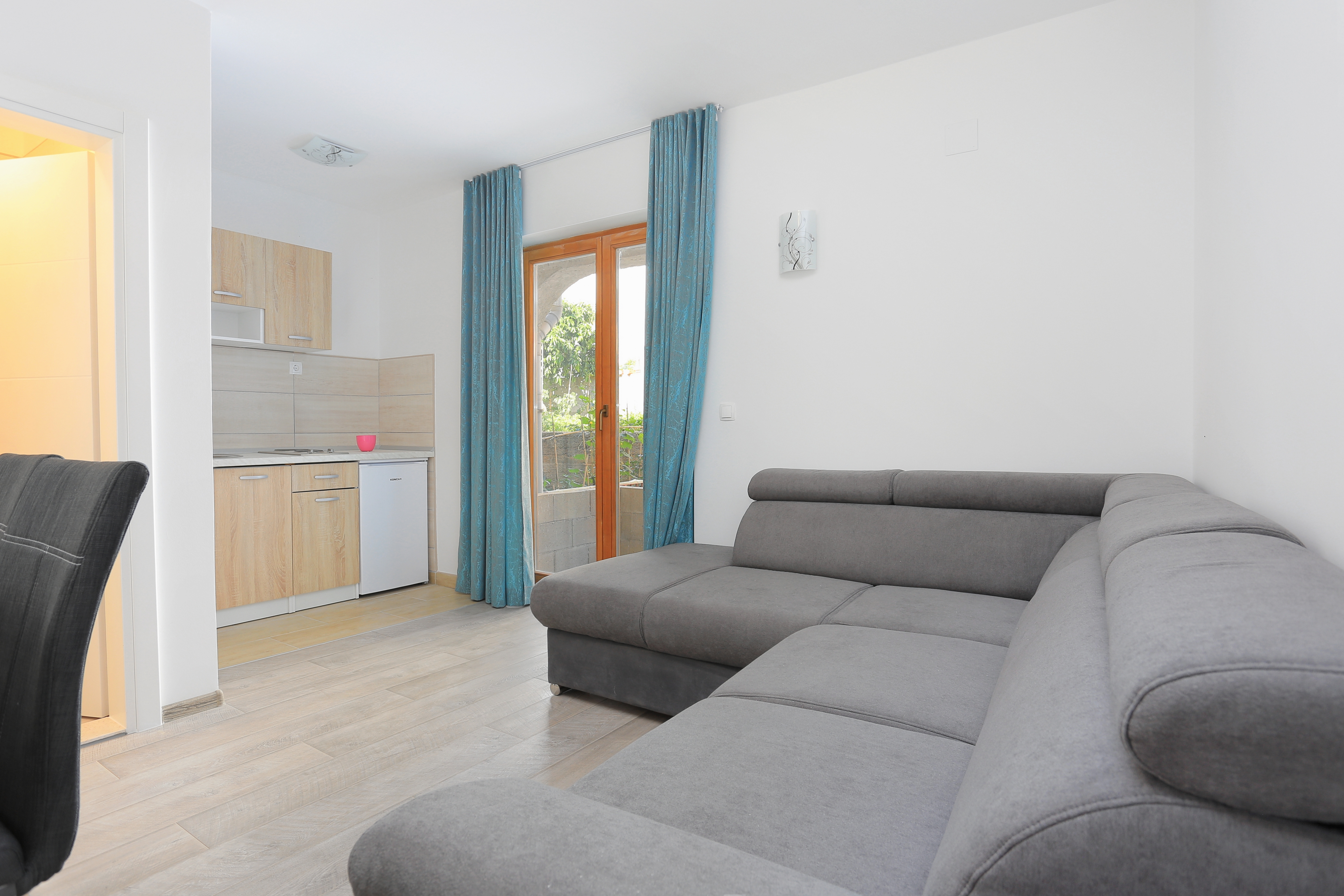 One bedroom apartment with balcony Mastrinka, Čiovo (A-18954-a)