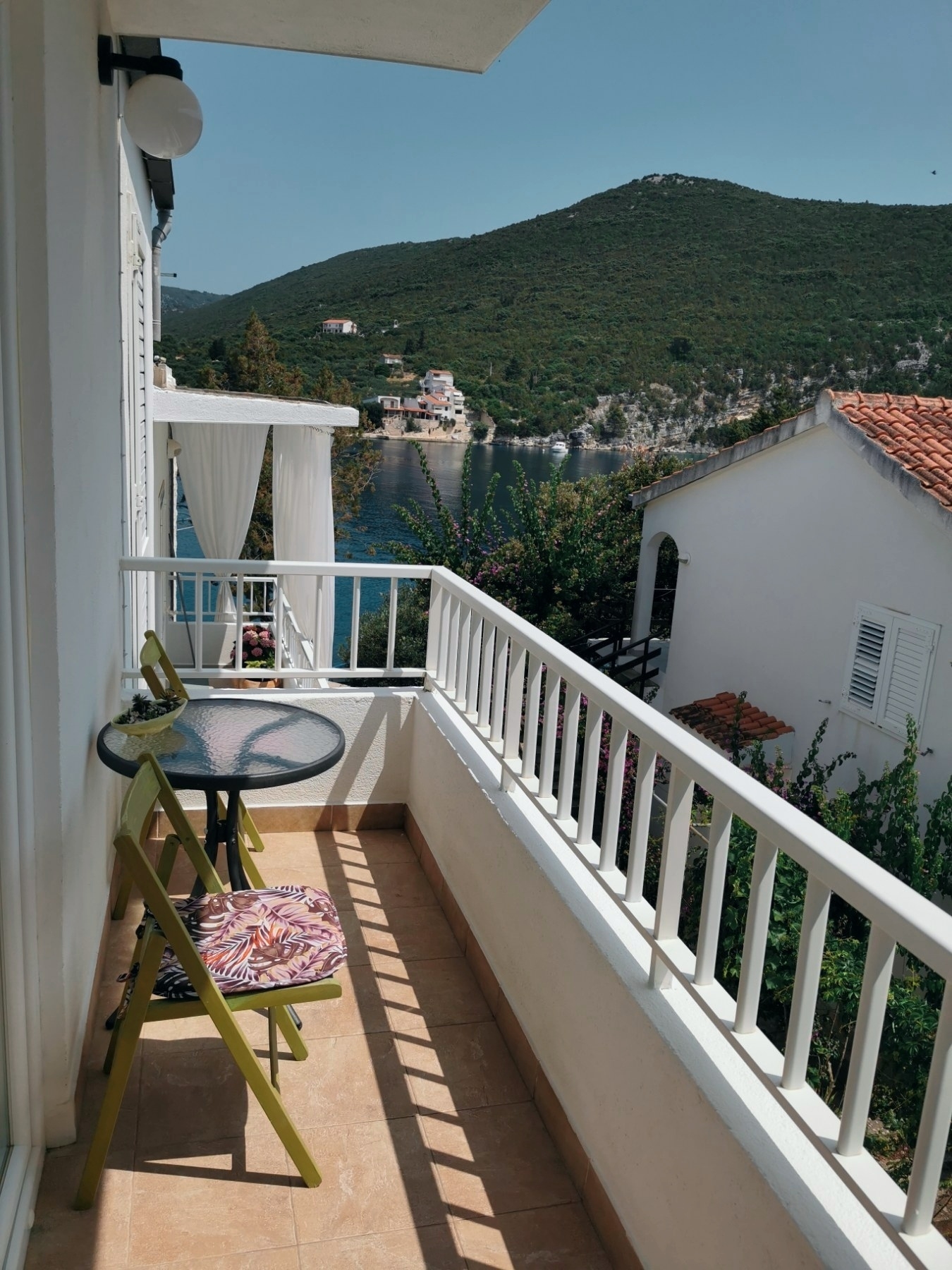 One bedroom apartment near beach Cove Pokrivenik, Hvar  A-a