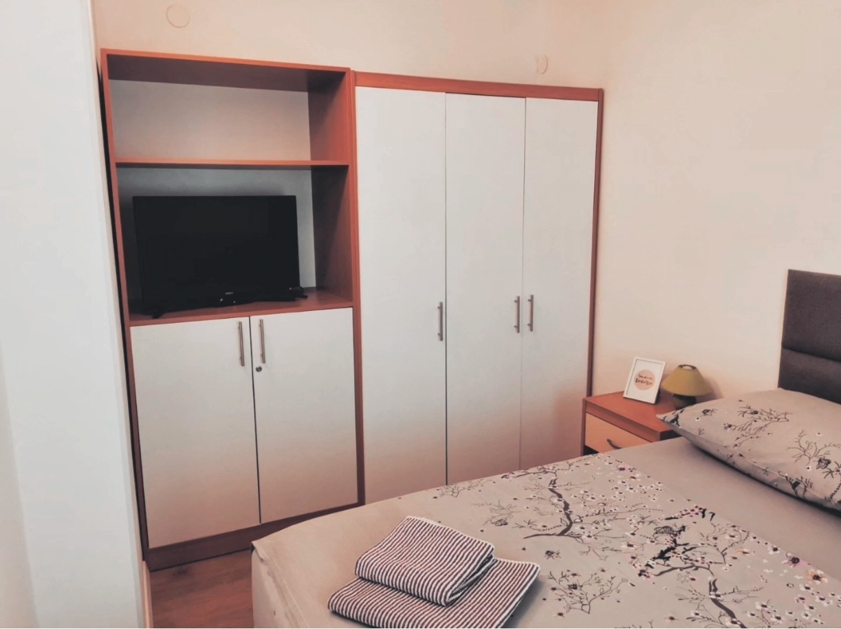 One bedroom apartment near beach Cove Pokrivenik, Hvar  A-a
