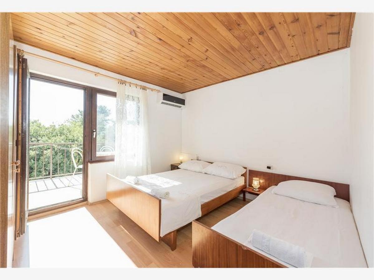 Three bedroom apartment with balcony Vodice  A-a
