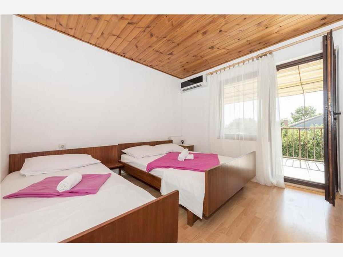 Three bedroom apartment with balcony Vodice  A-a
