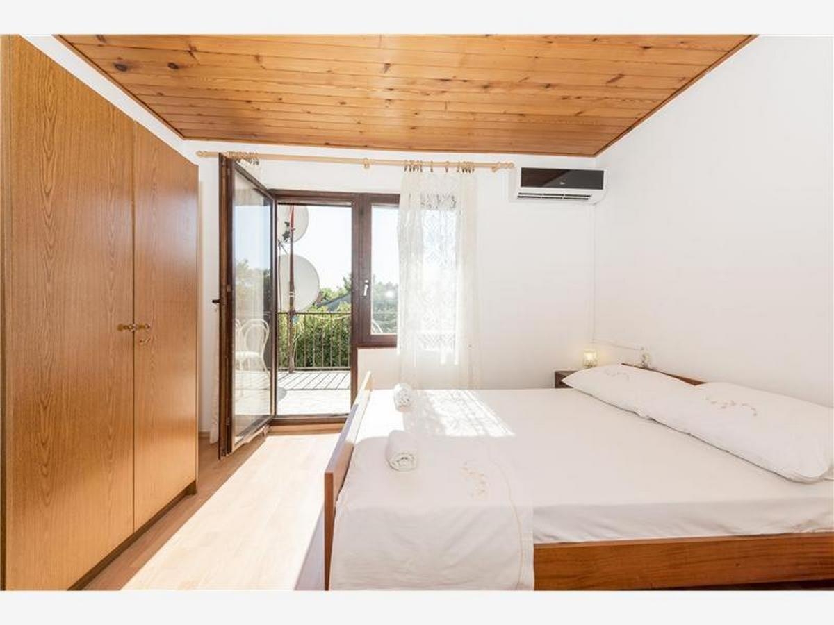 Three bedroom apartment with balcony Vodice  A-a