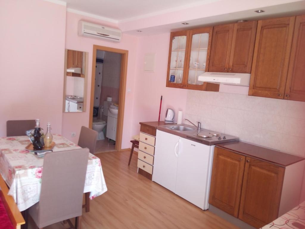 Studio flat with terrace Lozovac, Krka  AS-a