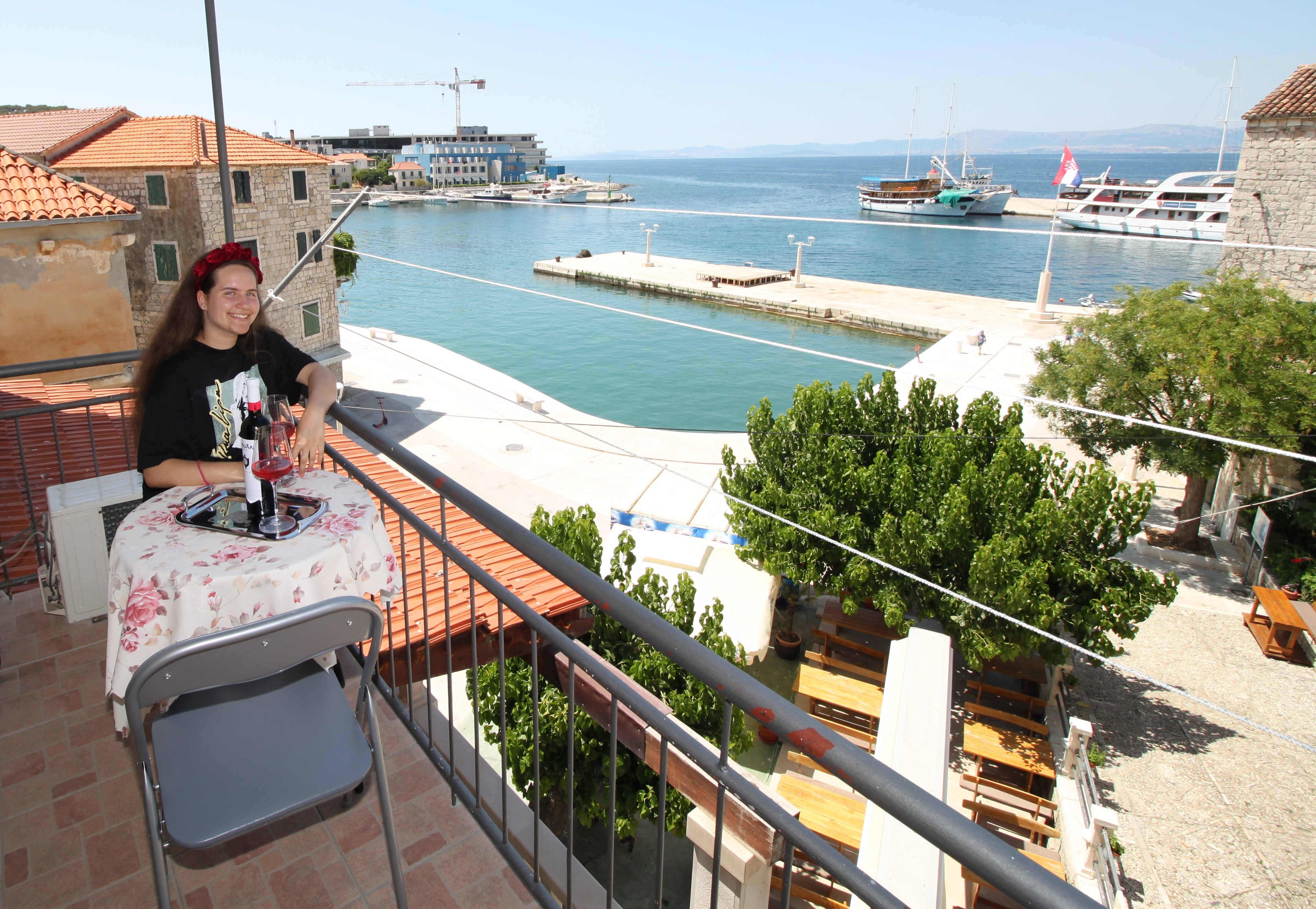 One bedroom apartment with balcony and sea view Postira, Brač  A-a